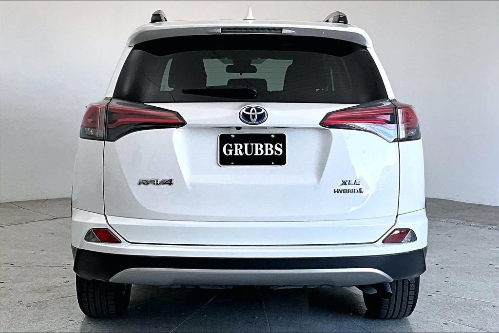 Used 2017 Toyota RAV4 XLE AWD/4WD image 5