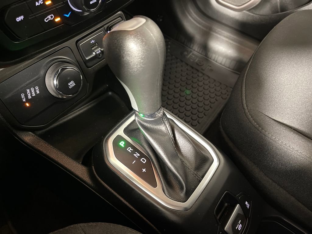 Used 2023 Jeep Renegade Latitude image 24