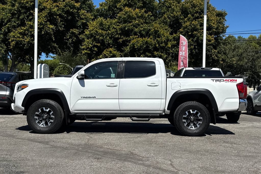 Certified 2017 Toyota Tacoma TRD Off-Road AWD/4WD image 6