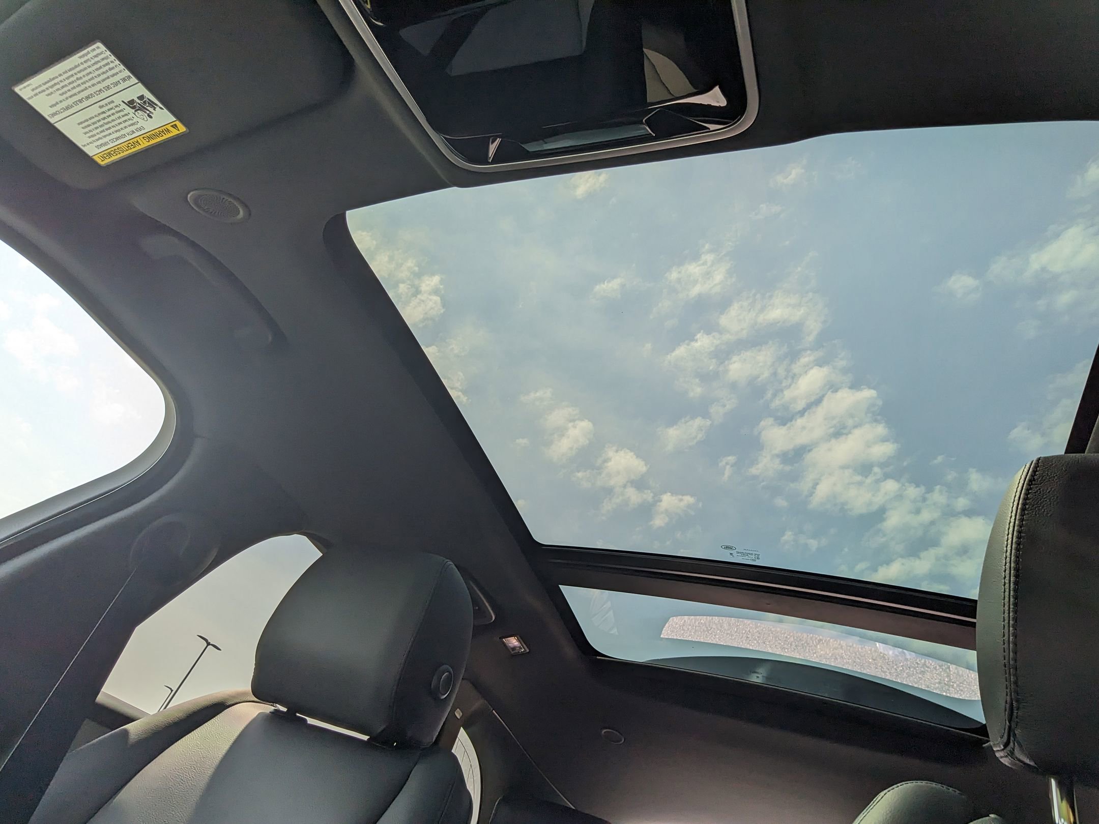 New 2026 Land Rover Range Rover Velar Dynamic SE image 18
