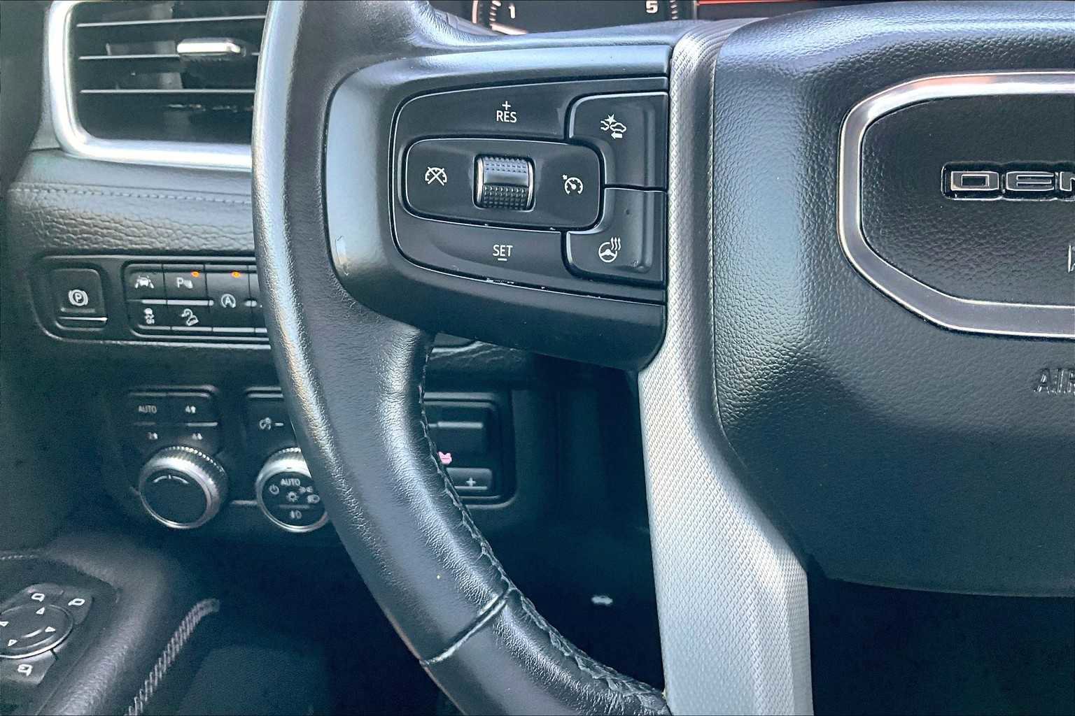 Used 2021 GMC Yukon Denali w/ Denali Premium Package image 24