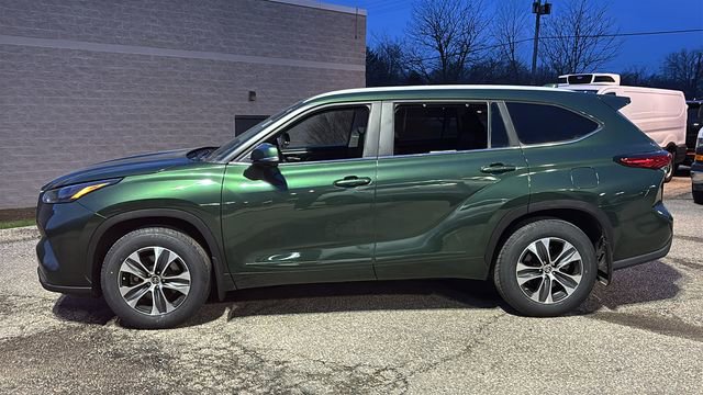 Used 2023 Toyota Highlander XLE w/ Protection Package #3 (TMS) image 3