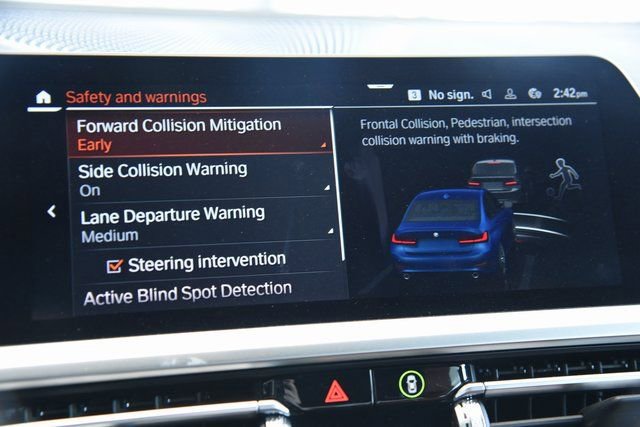 Used 2021 BMW 330e xDrive w/ Premium Package image 32