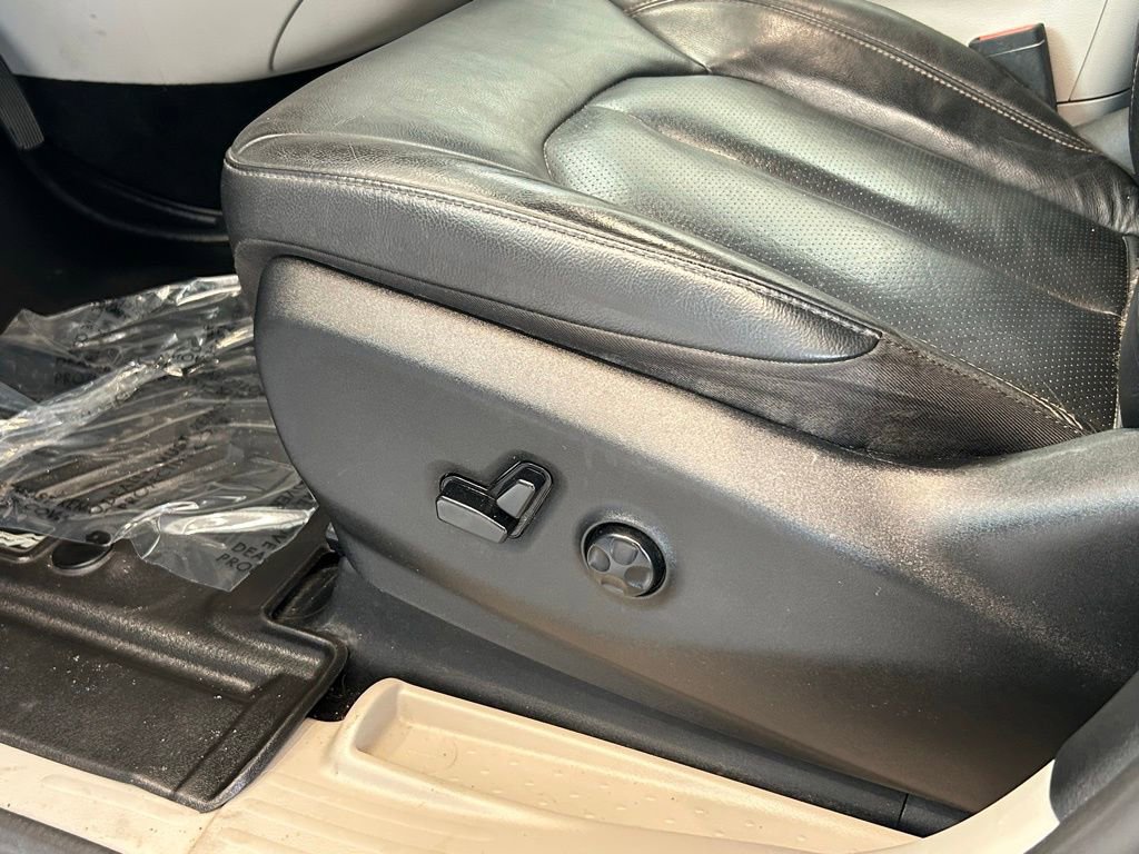 Used 2020 Chrysler Pacifica Touring-L Plus FWD image 16