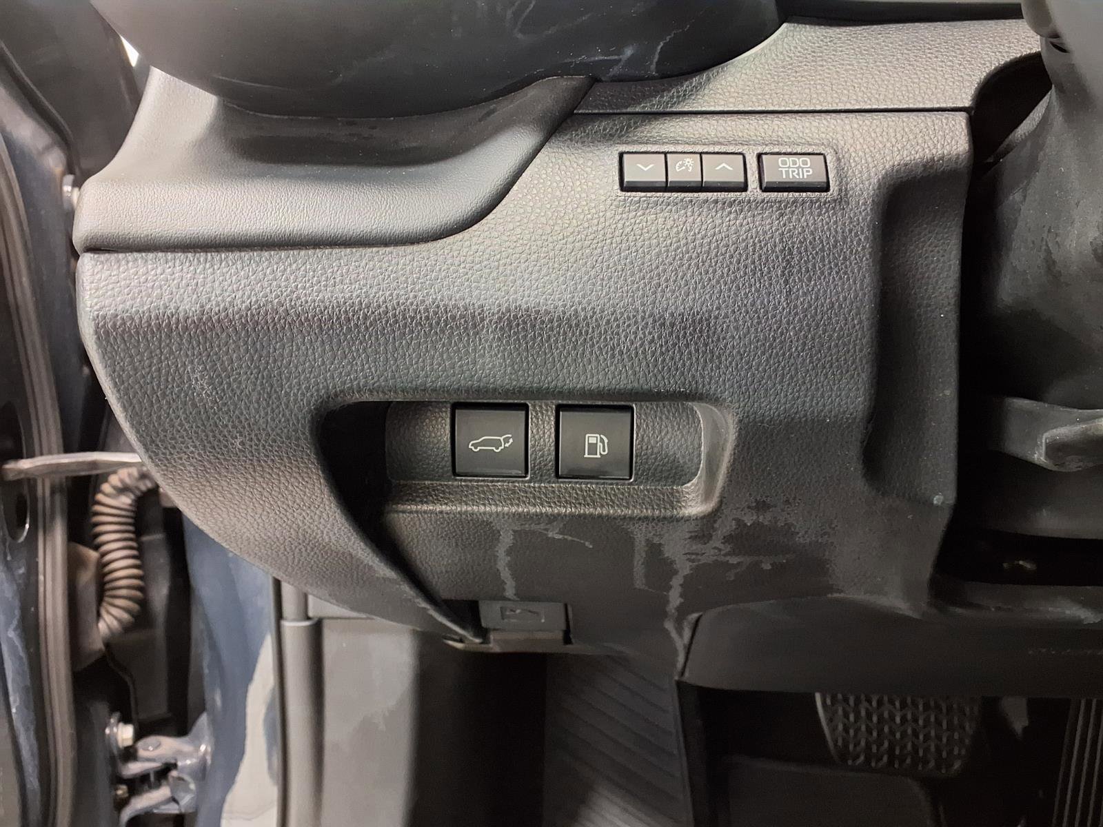 Used 2025 Toyota Crown Signia w/ Advanced Technology Package image 24