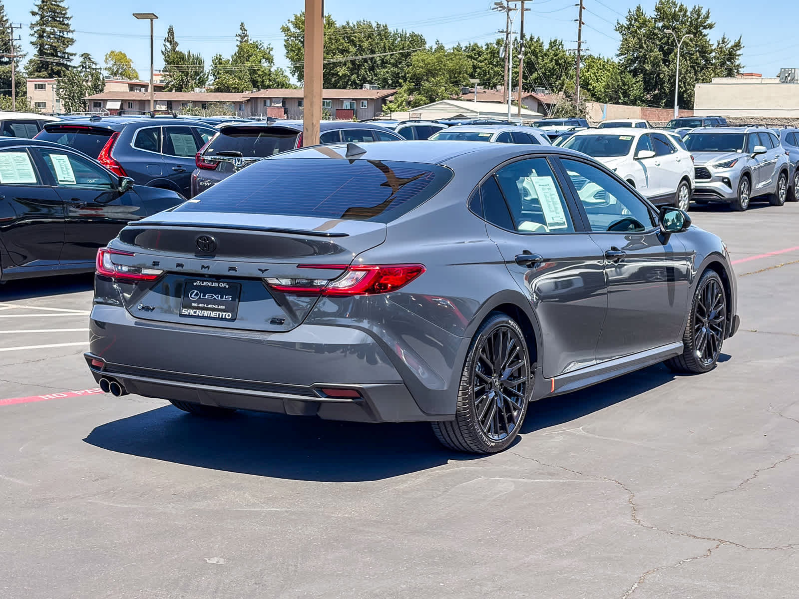 Used 2025 Toyota Camry SE w/ Convenience Package FWD image 4