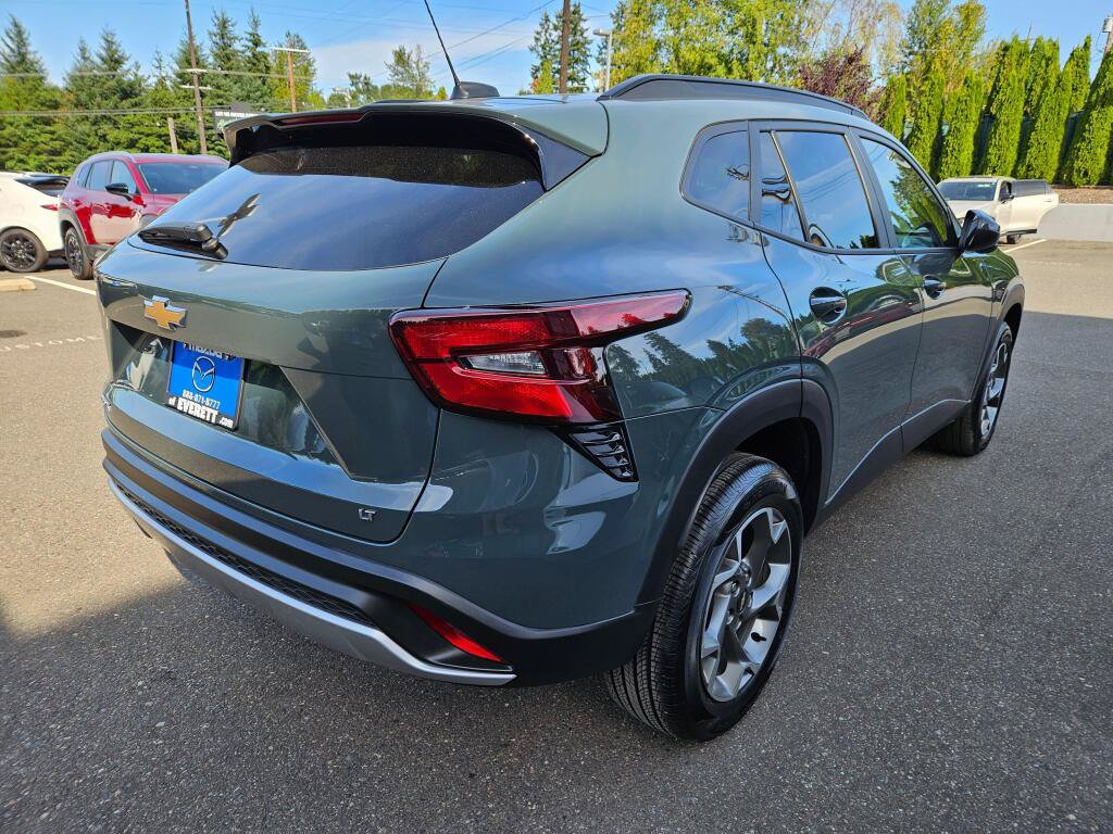Used 2025 Chevrolet Trax LT FWD image 5