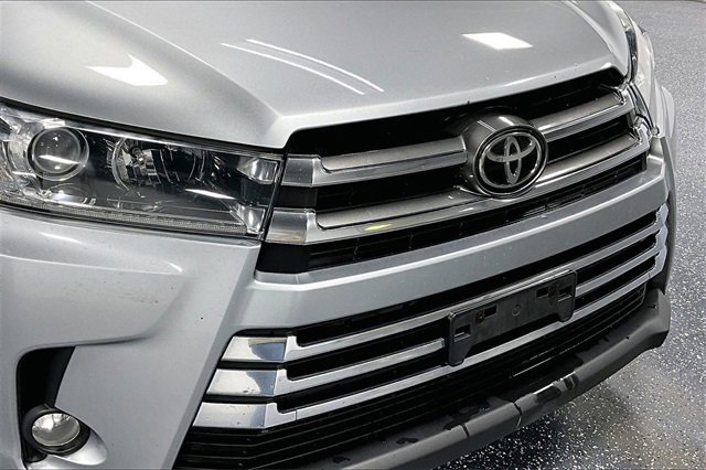 Used 2017 Toyota Highlander Limited w/ Protection Package #3 image 32