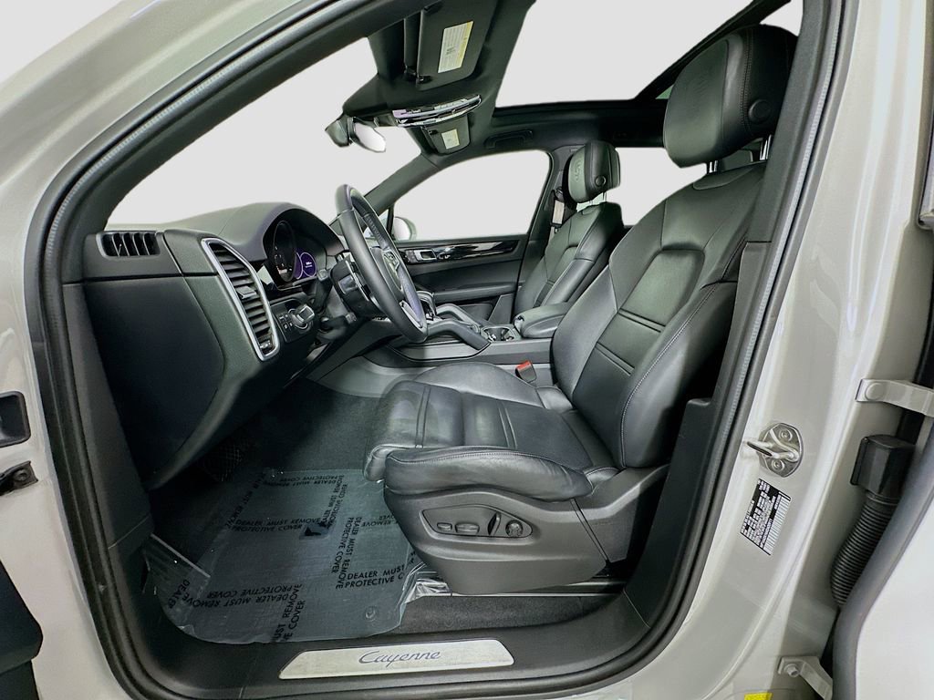 Certified 2022 Porsche Cayenne AWD/4WD image 5