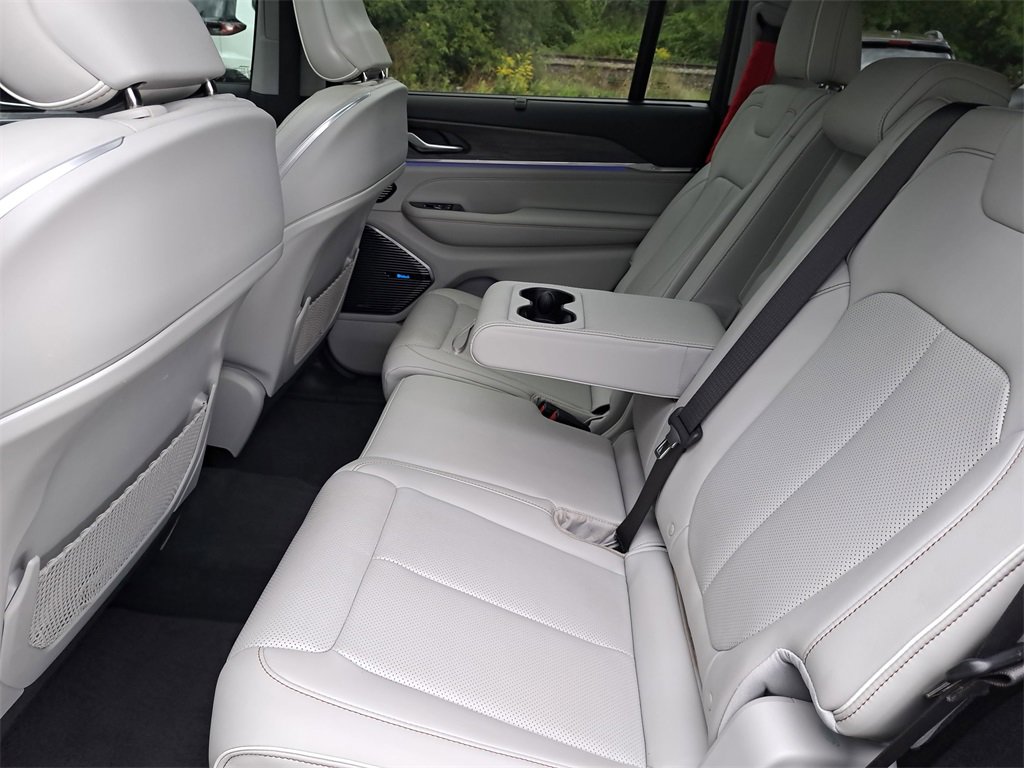 Used 2022 Jeep Grand Cherokee L Overland w/ Luxury Tech Group IV image 16