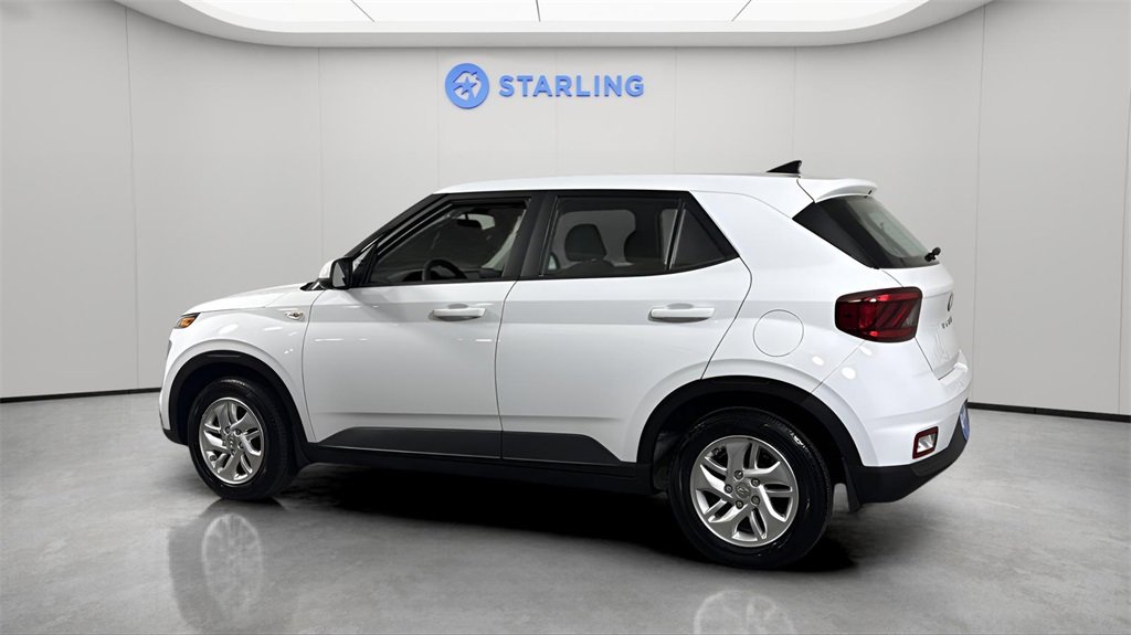 Used 2022 Hyundai Venue SE image 4