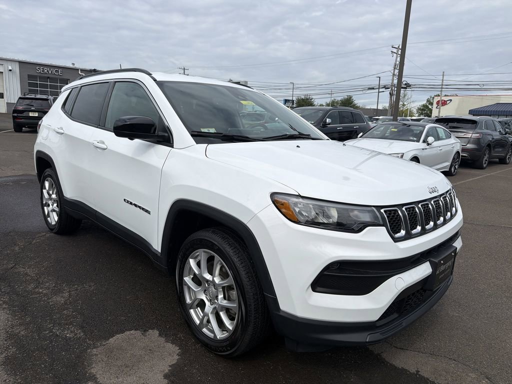 Used 2023 Jeep Compass Latitude AWD/4WD image 7