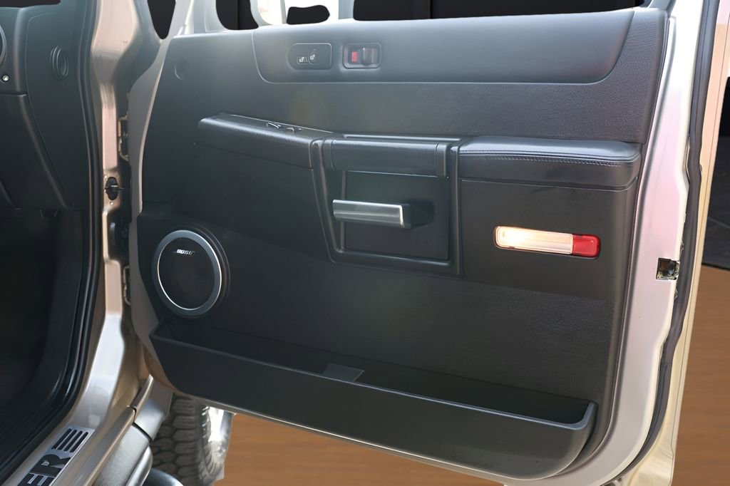 Used 2005 HUMMER H2 w/ Preferred Equipment Group image 17