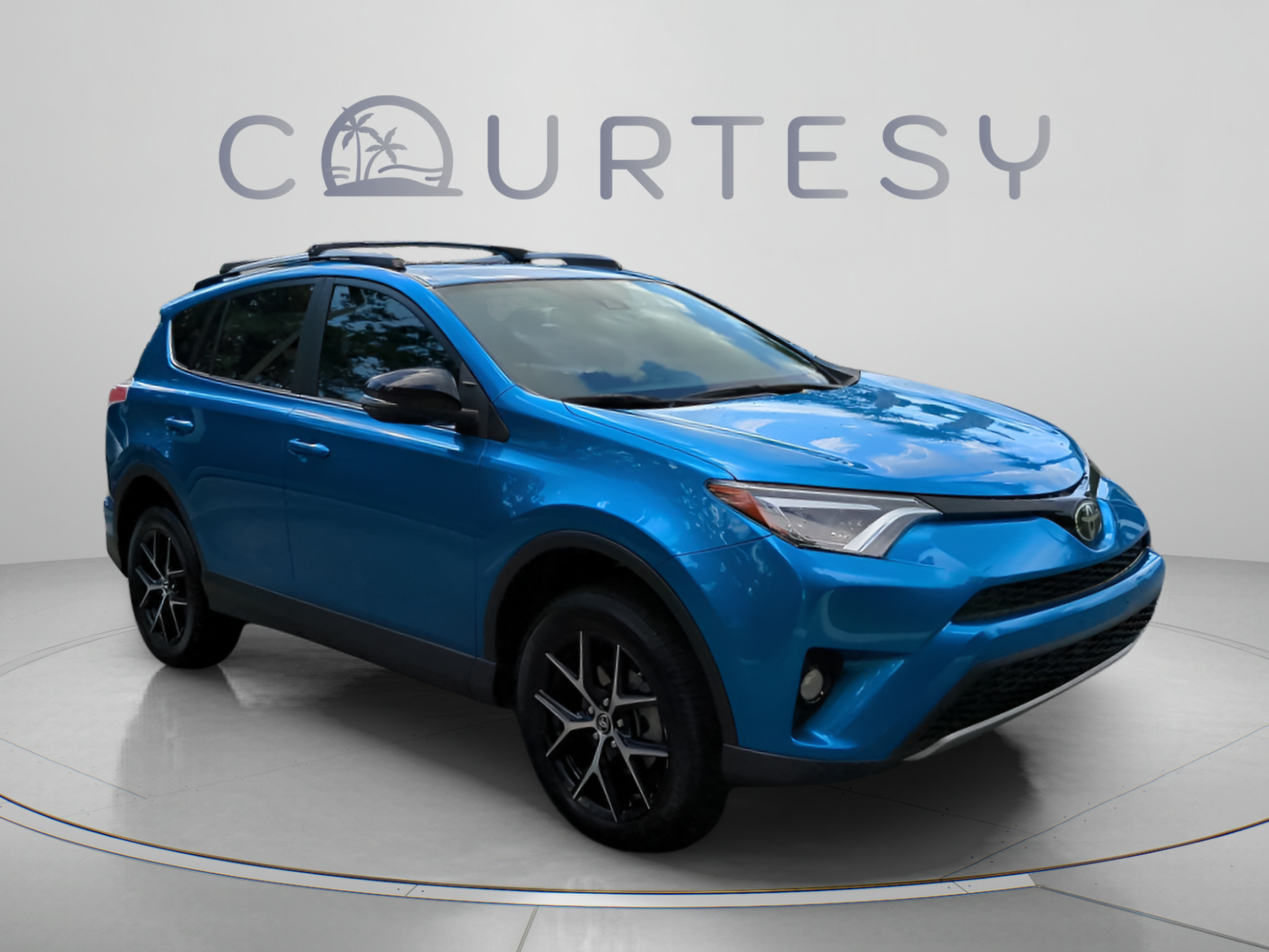 Used 2018 Toyota RAV4 SE w/ Cargo Management Package FWD image 9