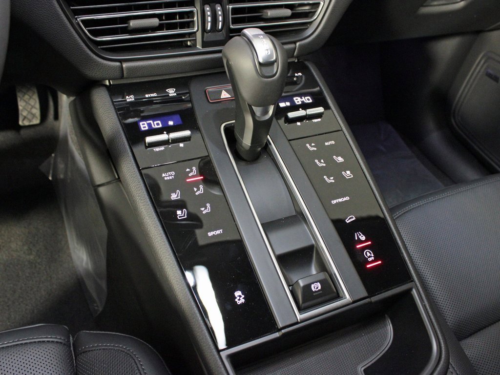 Used 2025 Porsche Macan image 28