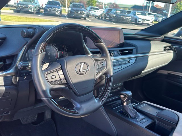 Used 2021 Lexus ES 350 Ultra Luxury w/ Accessory Package FWD image 18