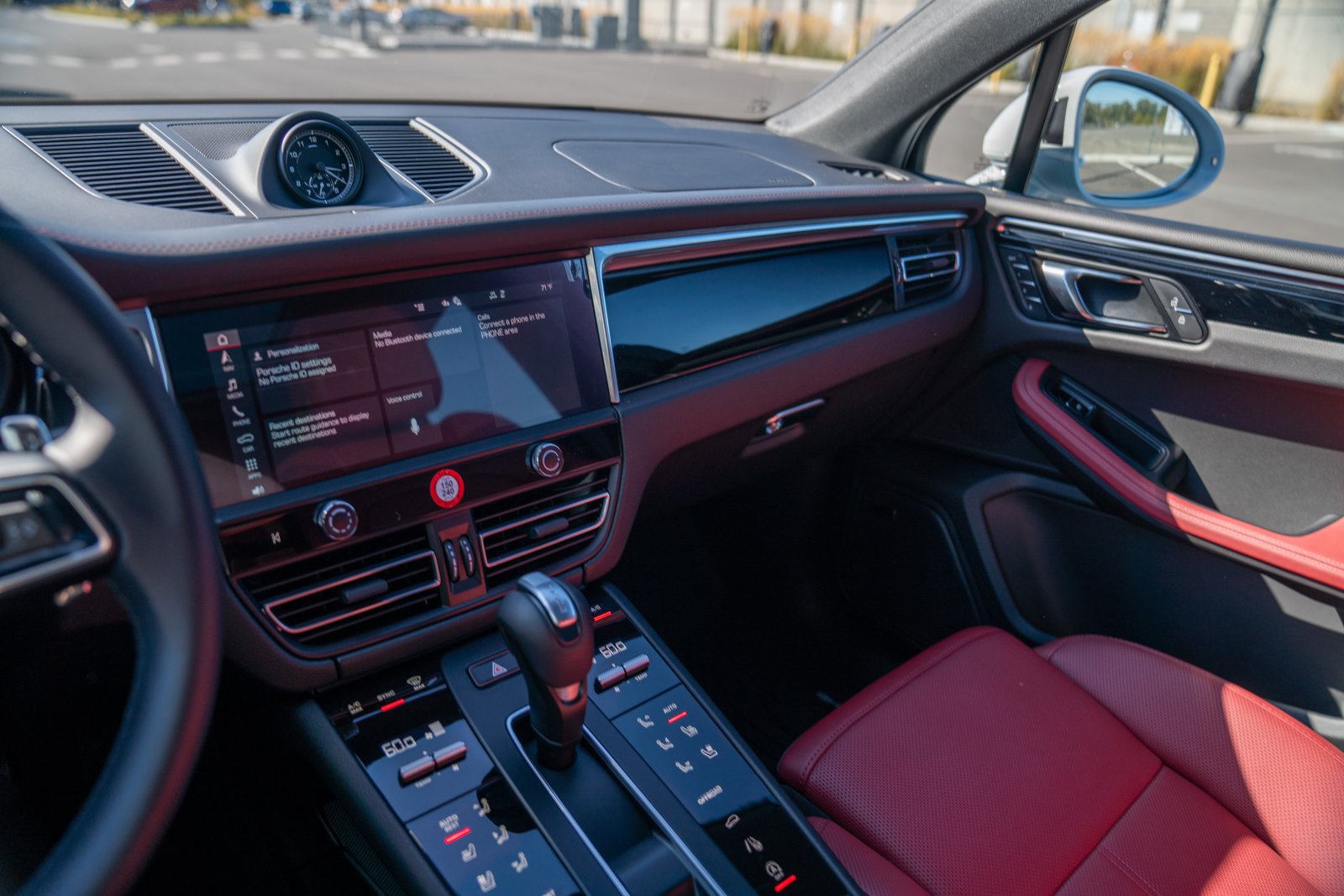 Certified 2026 Porsche Macan AWD/4WD image 15