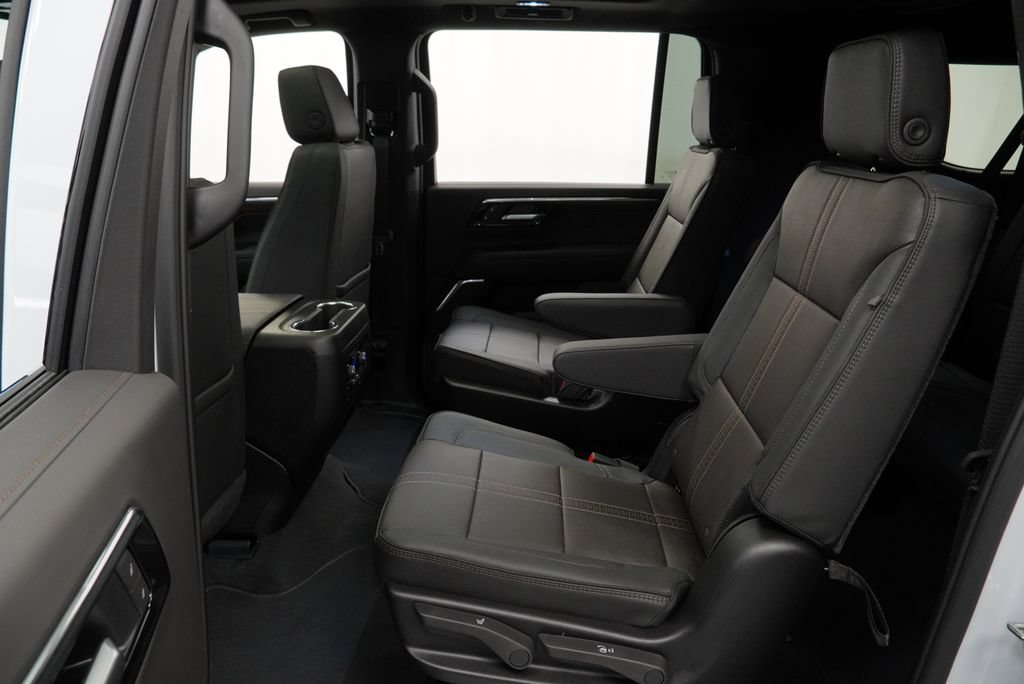 New 2026 Chevrolet Suburban High Country AWD/4WD image 12