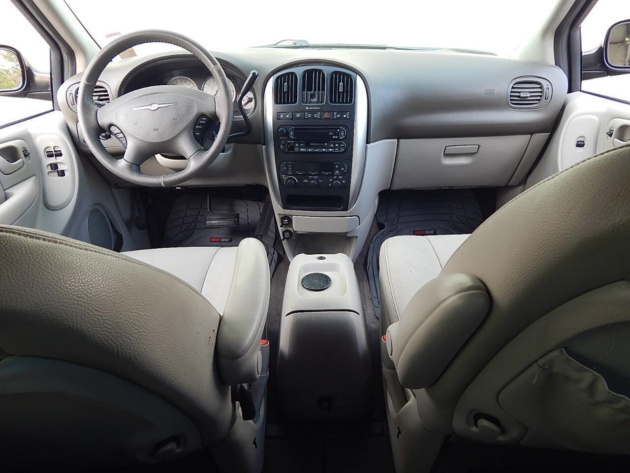 Used 2005 Chrysler Town & Country Touring w/ Luxury Group FWD image 21