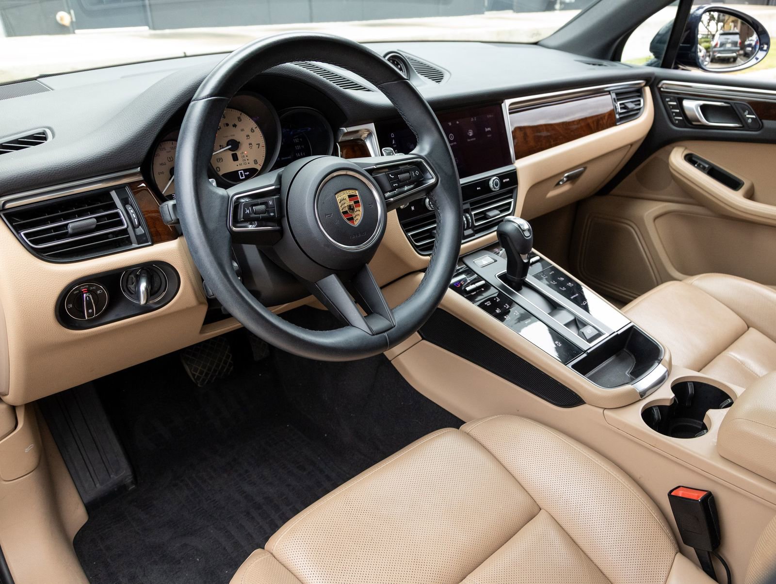 Certified 2023 Porsche Macan AWD/4WD image 4