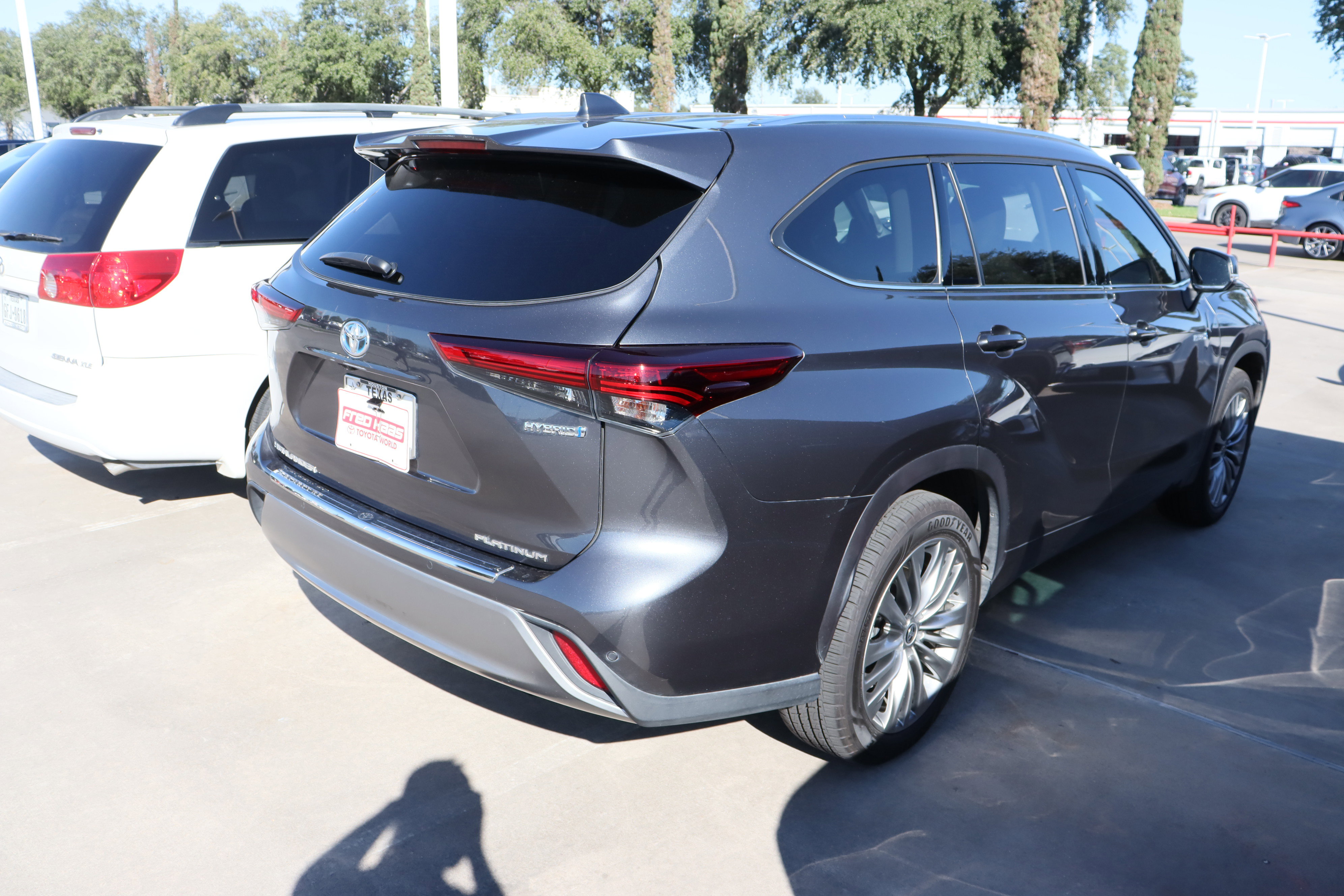 Used 2020 Toyota Highlander Limited Platinum image 11
