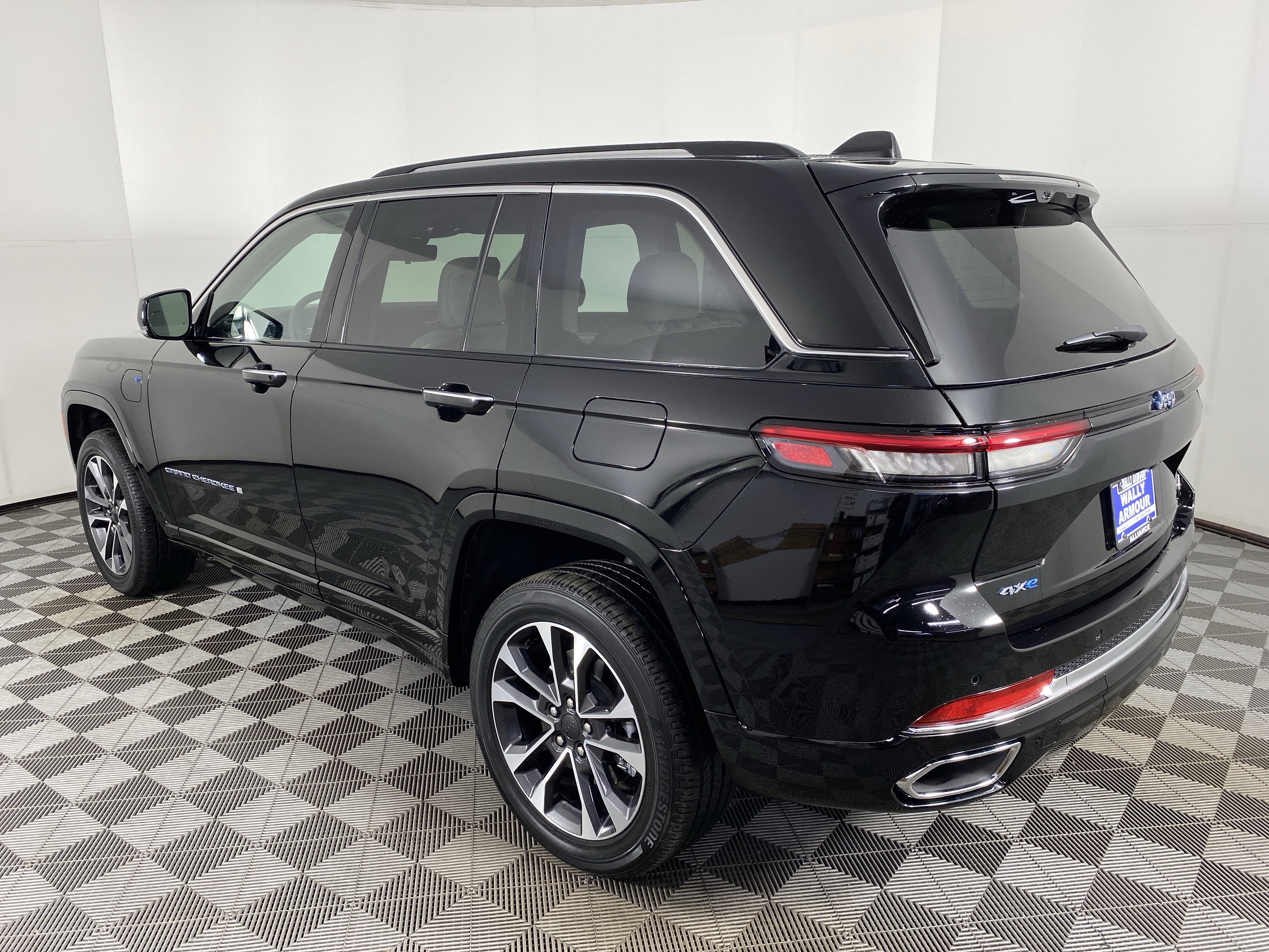 Used 2022 Jeep Grand Cherokee Overland w/ Luxury Tech Group IV image 11