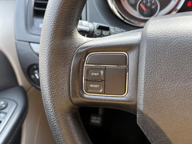 Used 2016 Dodge Grand Caravan American Value Package FWD image 21