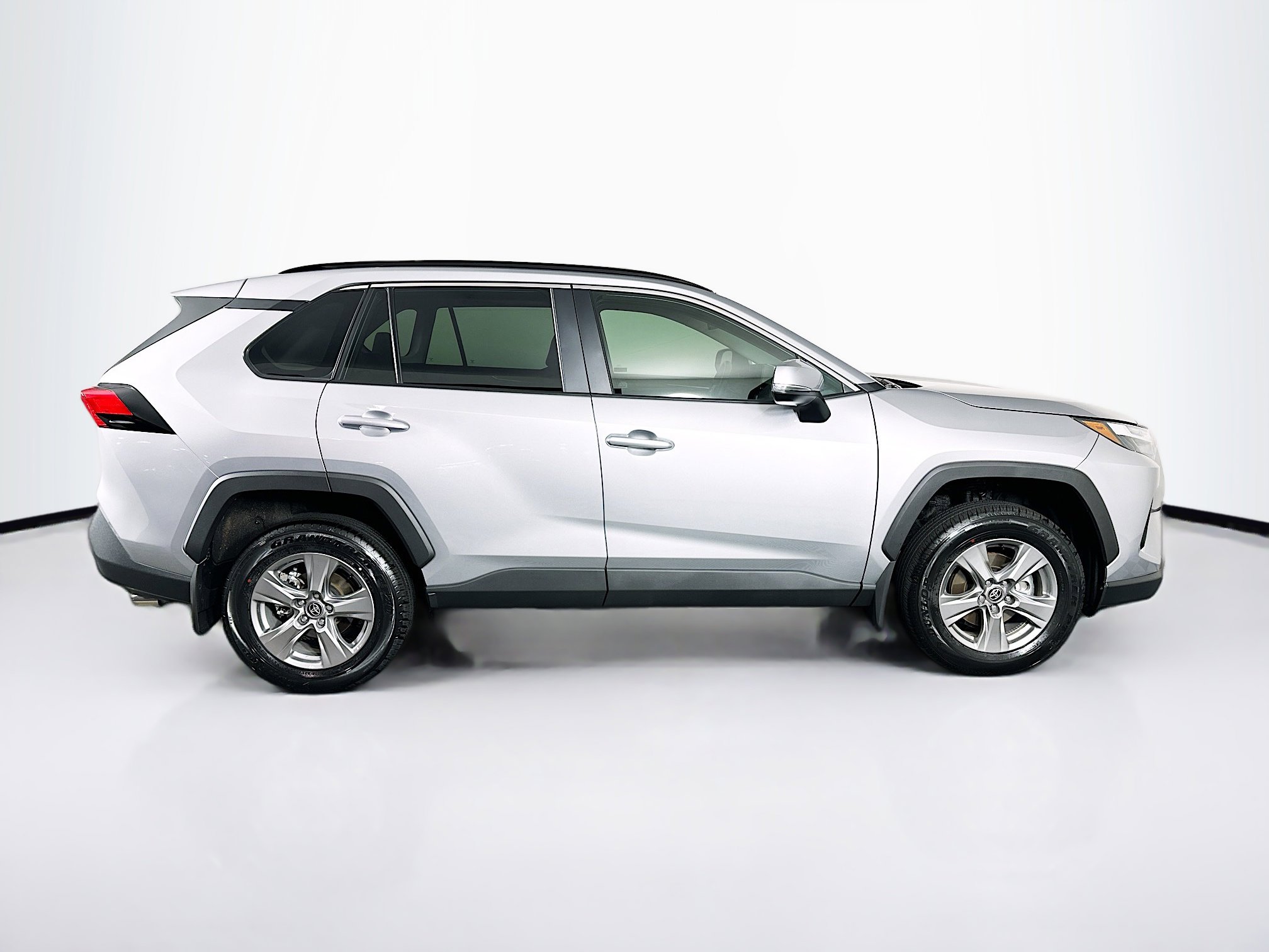 Used 2025 Toyota RAV4 XLE w/ Convenience Package FWD image 10