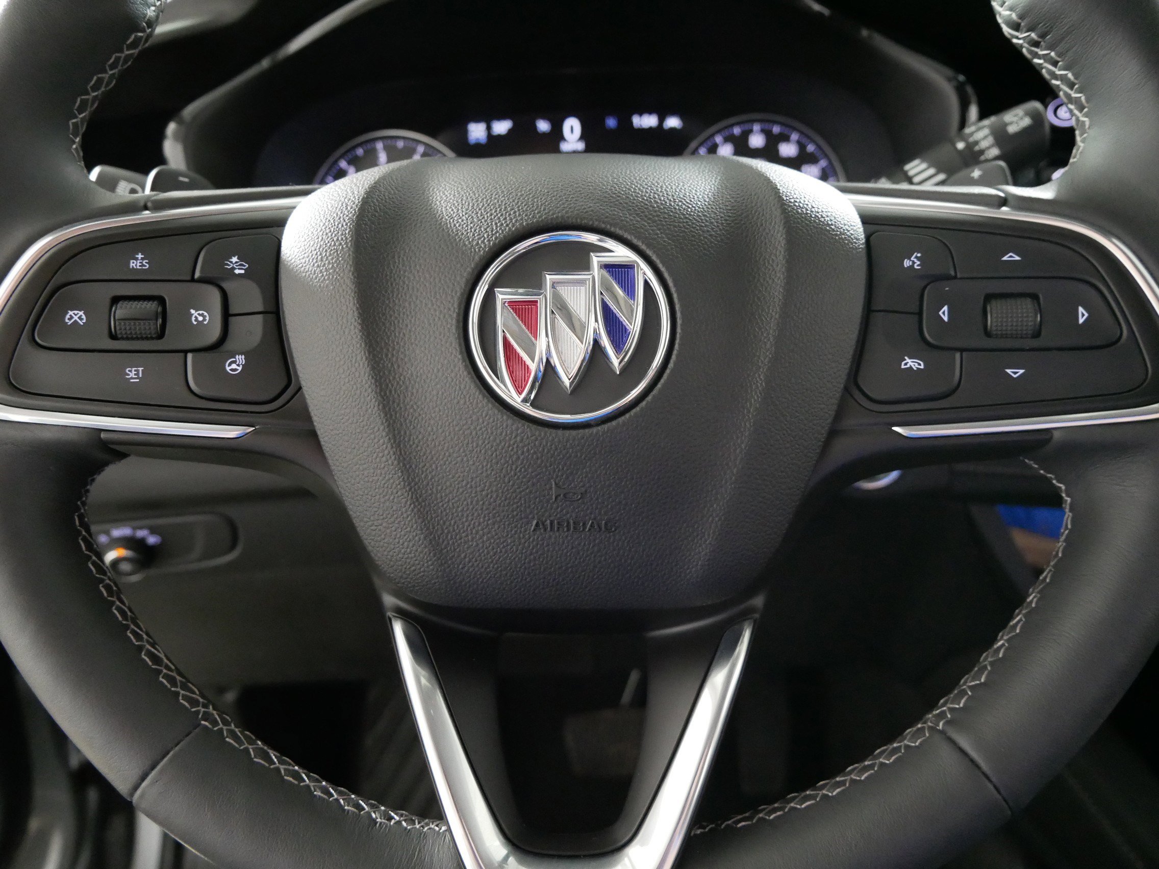 Used 2023 Buick Envision Essence image 25