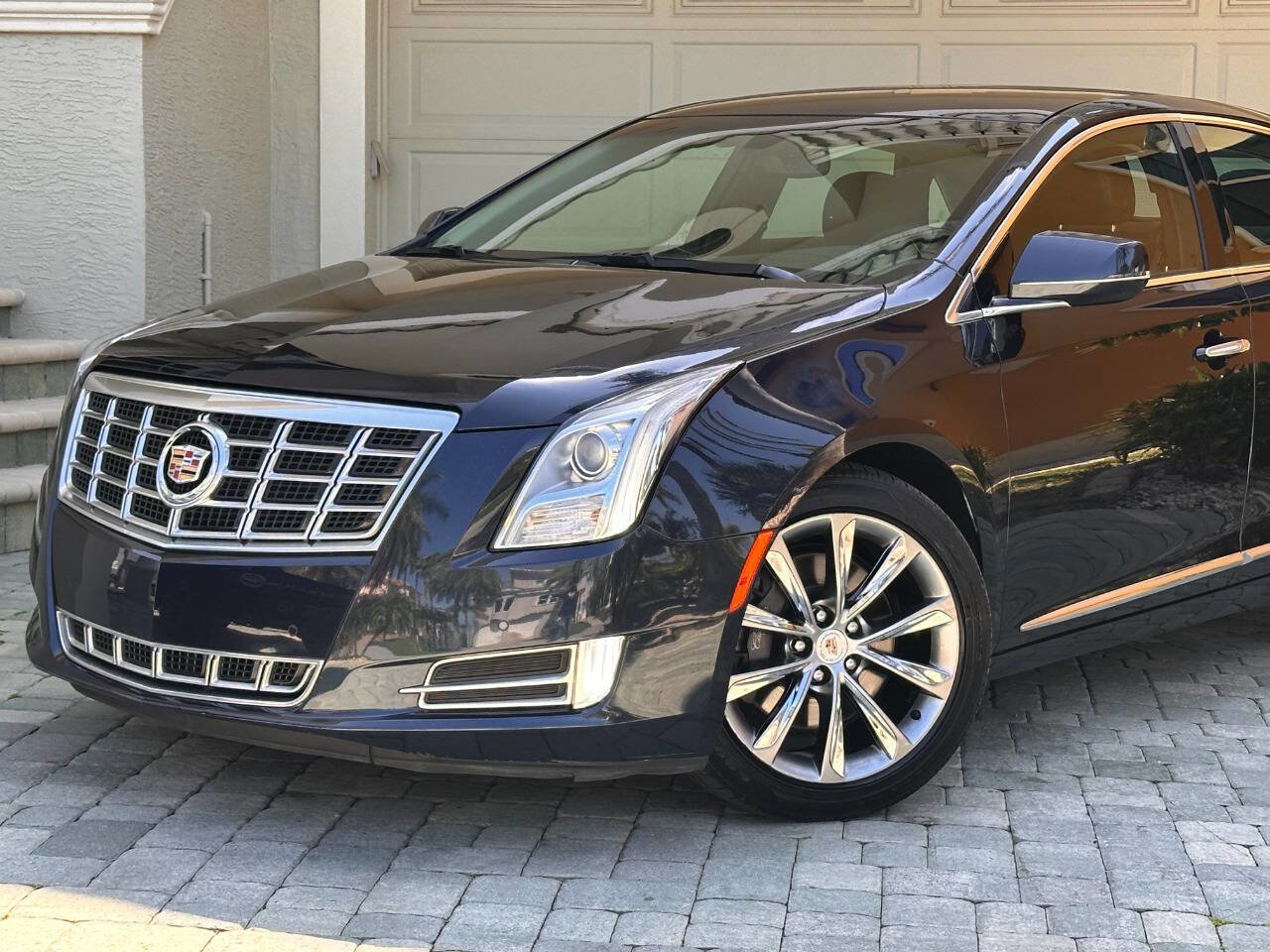 Used 2013 Cadillac XTS Luxury image 2