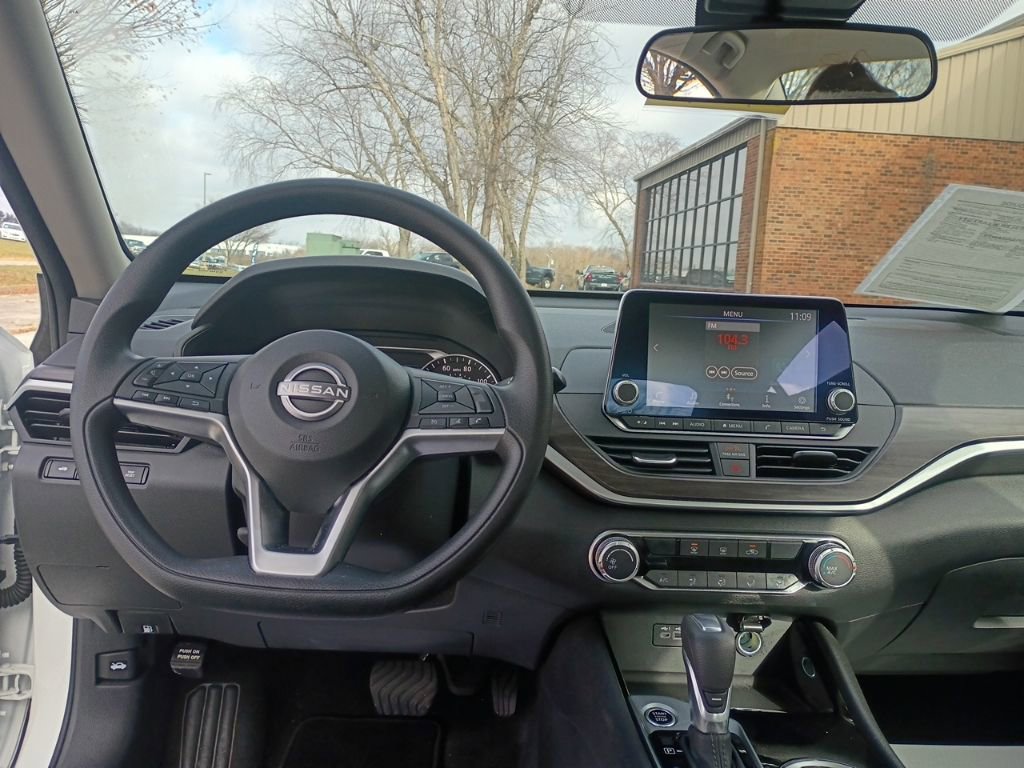 Used 2024 Nissan Altima 2.5 SV image 20