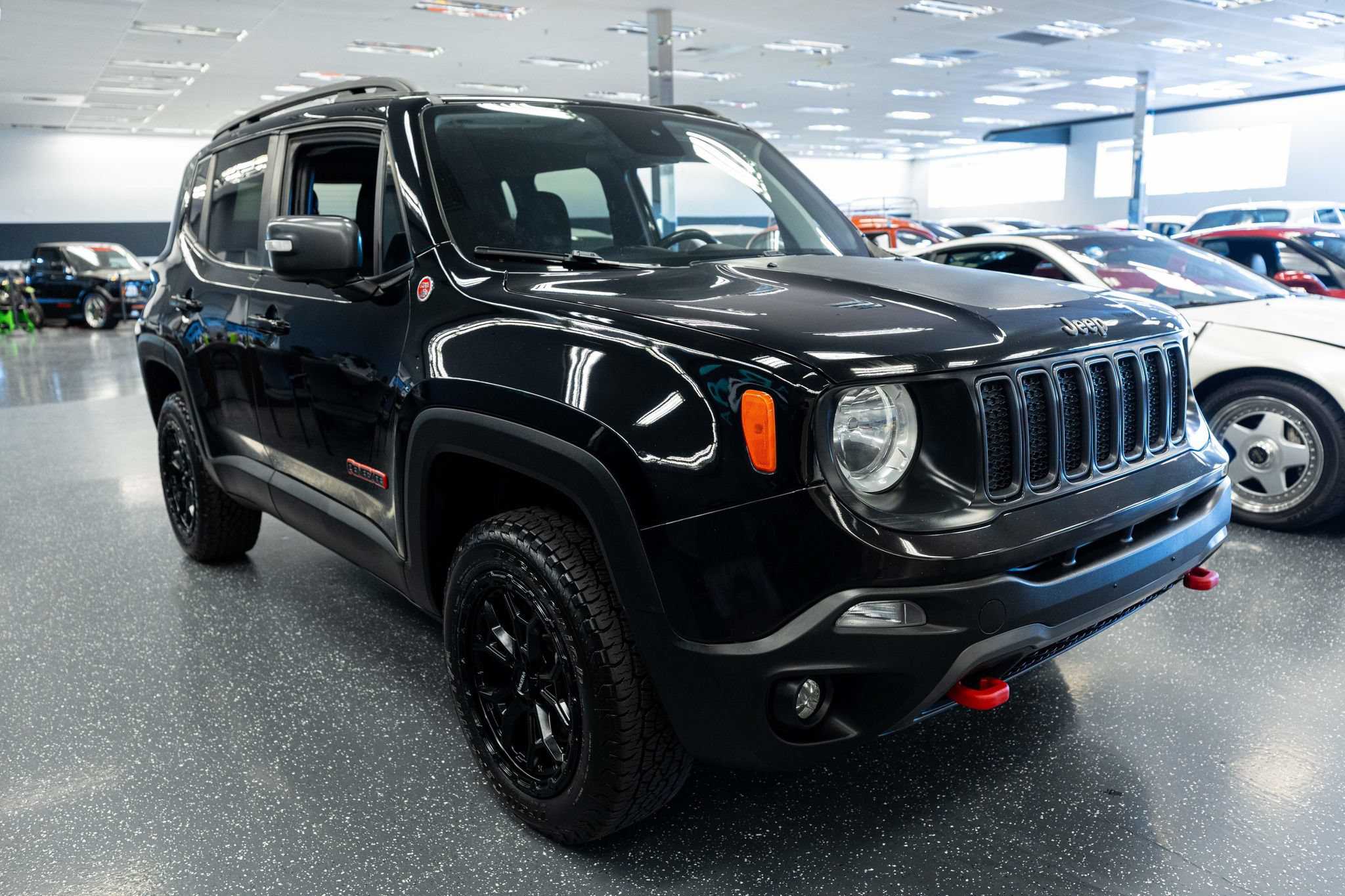 Used 2019 Jeep Renegade Trailhawk w/ Cold Weather Group II AWD/4WD image 3