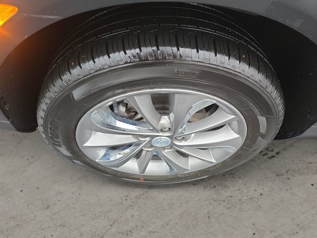 Used 2023 Buick Encore GX Essence w/ Experience Buick Package image 9