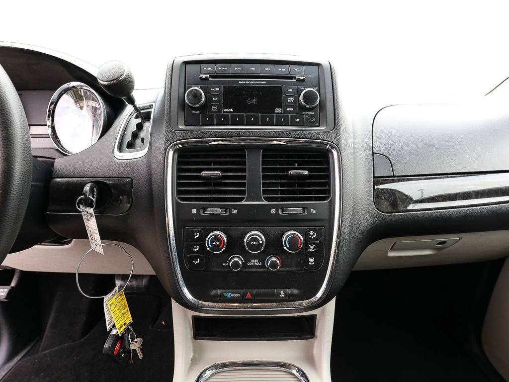 Used 2016 Dodge Grand Caravan SXT FWD image 17