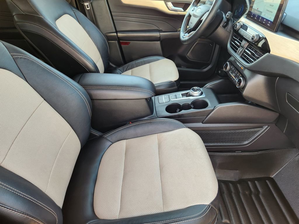 Used 2022 Ford Escape Titanium w/ Titanium Premium Package image 15