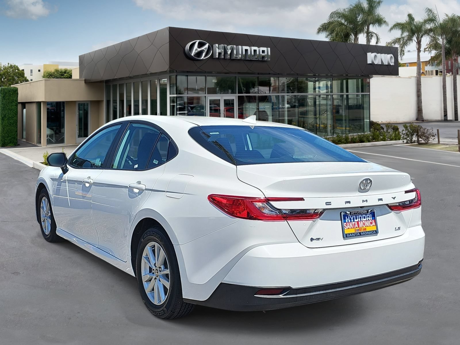 Used 2025 Toyota Camry LE FWD image 5