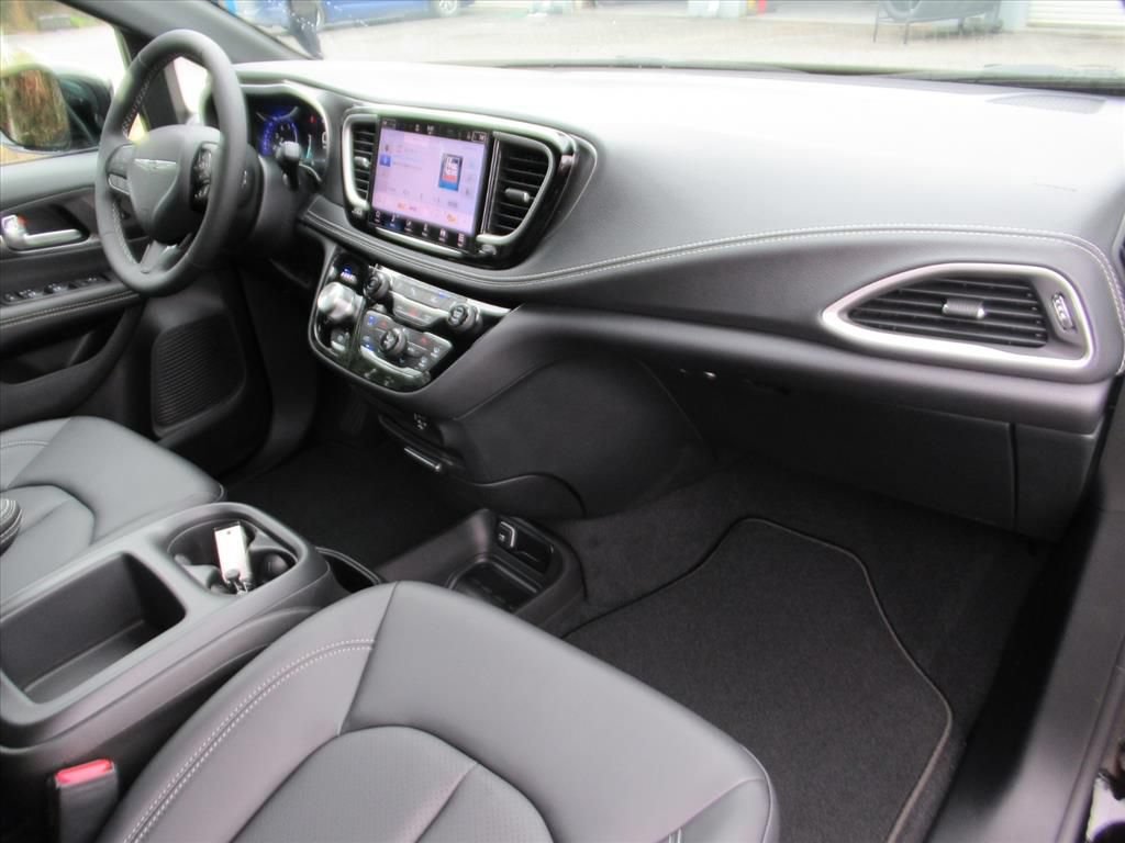 New 2026 Chrysler Pacifica Select w/ S Appearance Package FWD image 11