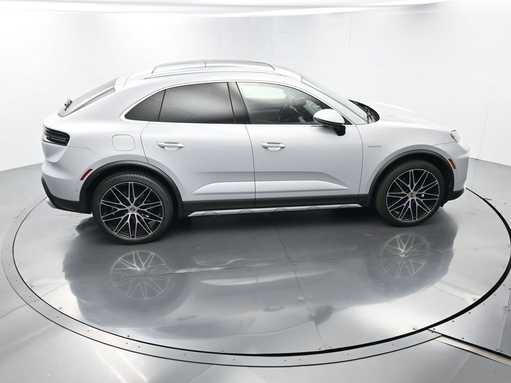 Certified 2024 Porsche Macan 4 Electric image 38