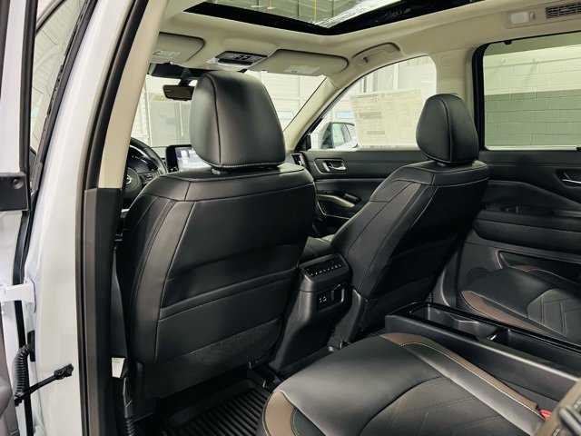 New 2025 Nissan Pathfinder Platinum image 27