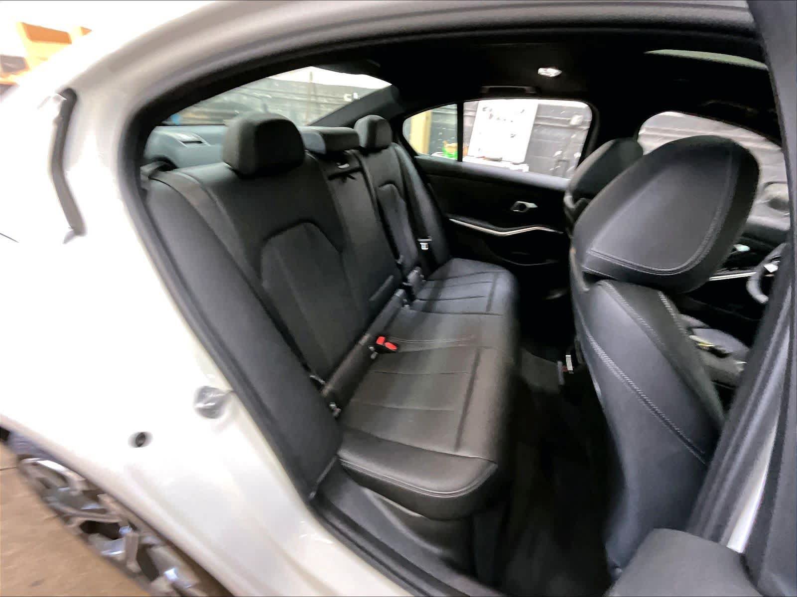 Used 2025 BMW 330i Sedan w/ Convenience Package RWD image 30