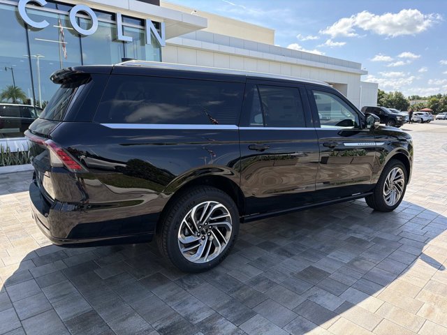 New 2026 Lincoln Navigator L Reserve AWD/4WD image 2