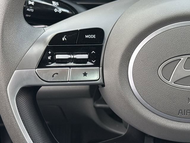 Used 2025 Hyundai Elantra SE image 11