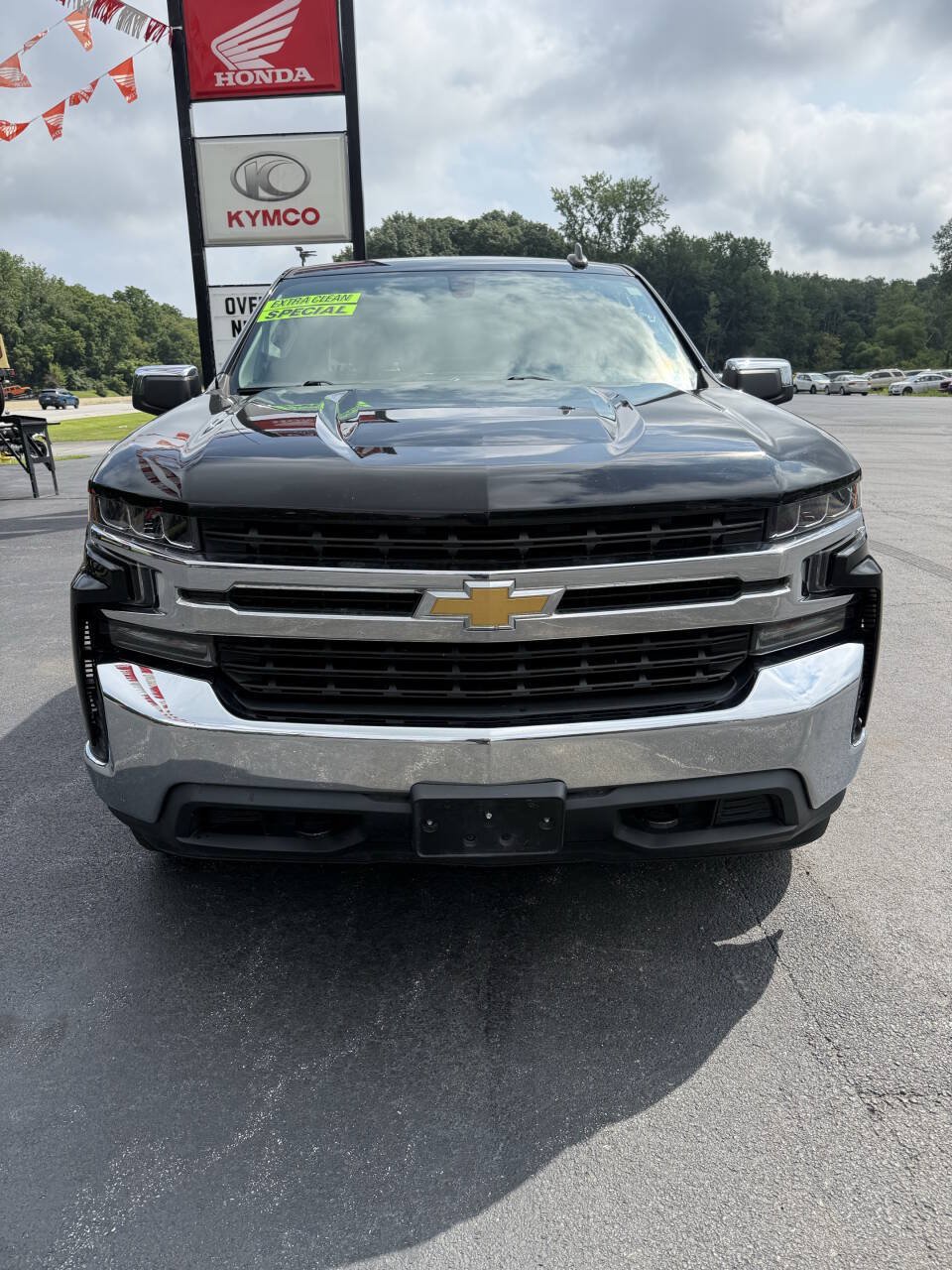 Used 2019 Chevrolet Silverado 1500 LT w/ All-Star Edition AWD/4WD image 2
