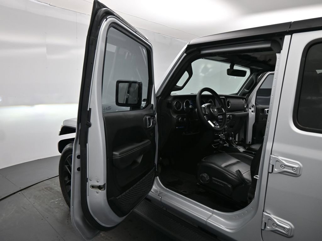 Used 2023 Jeep Wrangler Unlimited Sahara image 9