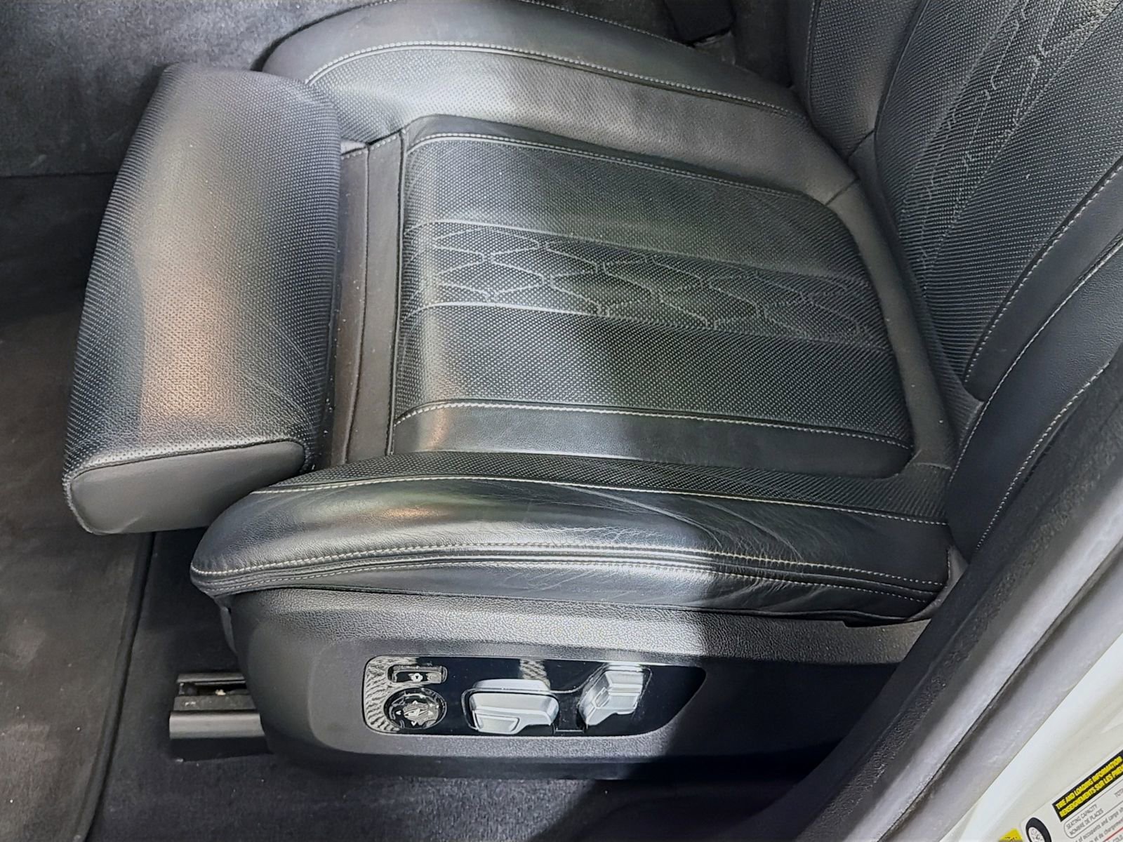 Used 2022 BMW X6 xDrive40i w/ Executive Package image 22