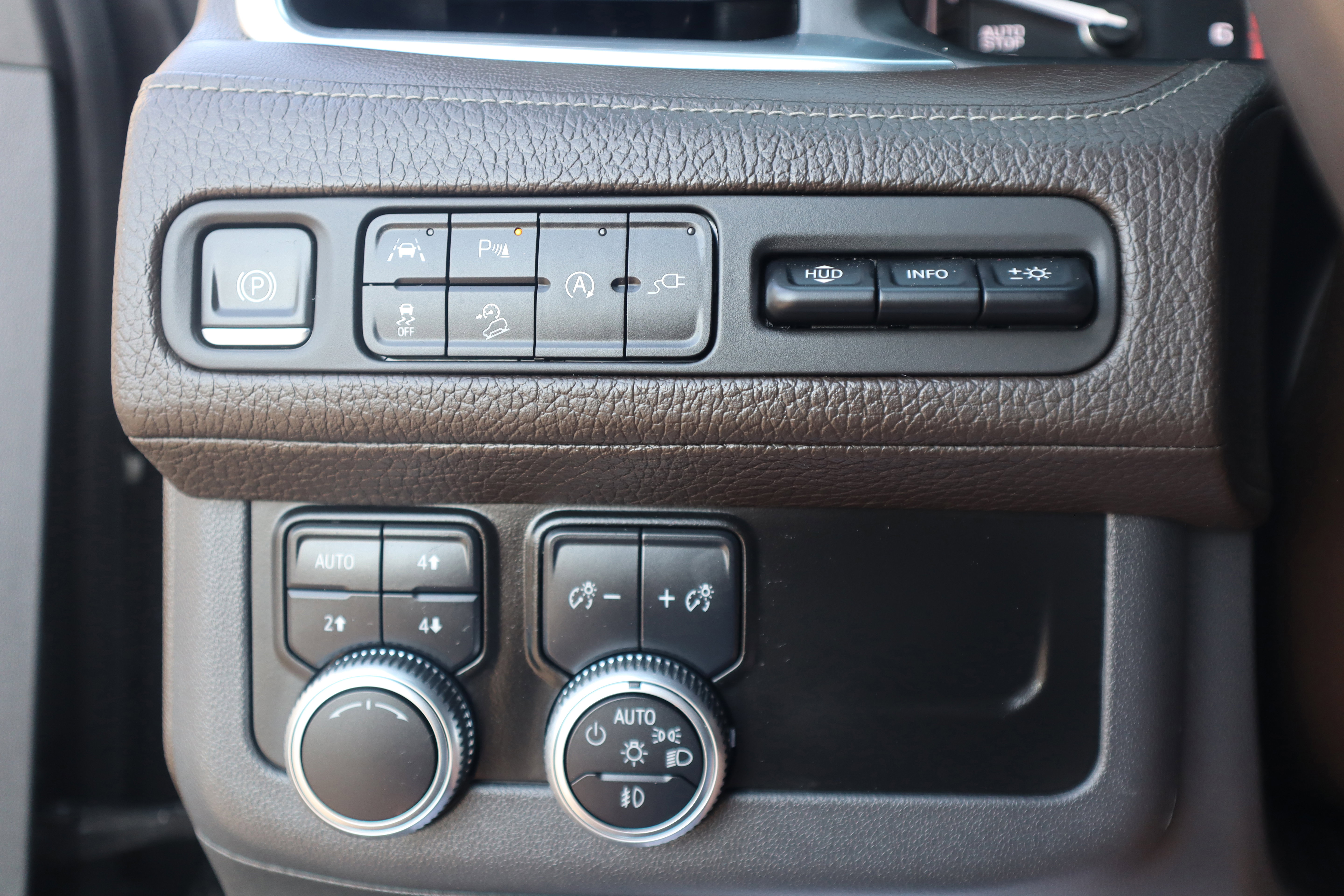 Used 2021 GMC Yukon Denali w/ Denali Premium Package image 19