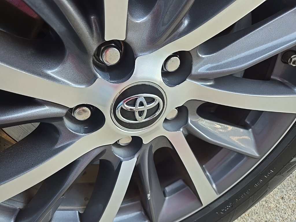 Used 2019 Toyota Highlander XLE FWD image 26