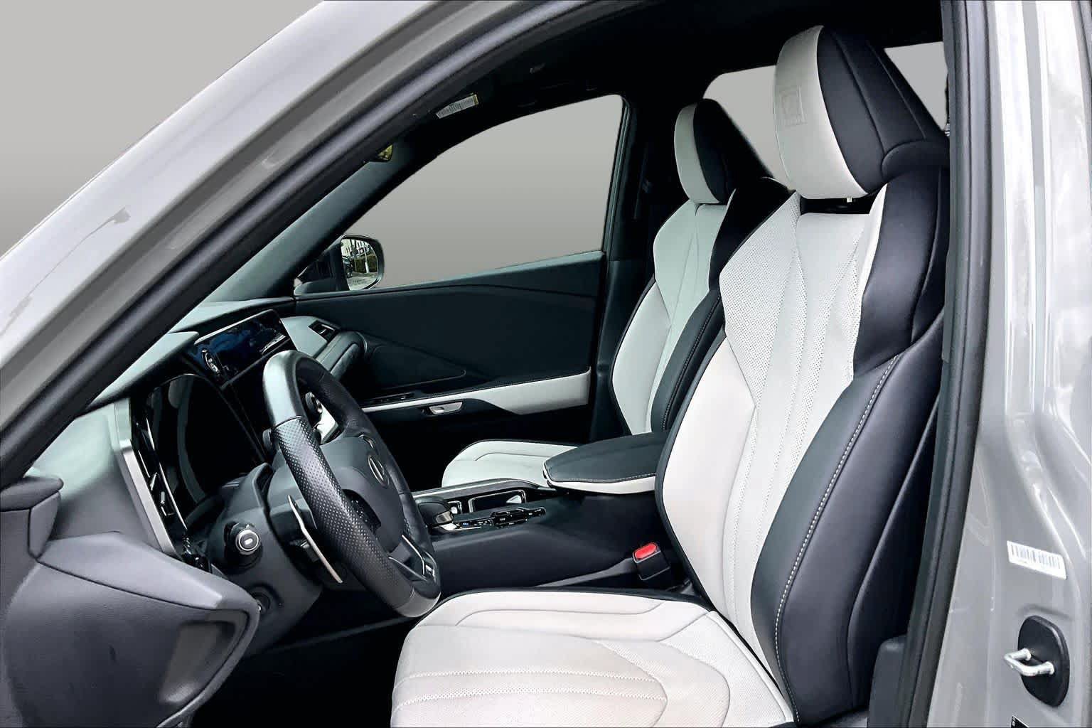 Used 2025 Lexus TX 500h AWD w/ Technology Package image 8