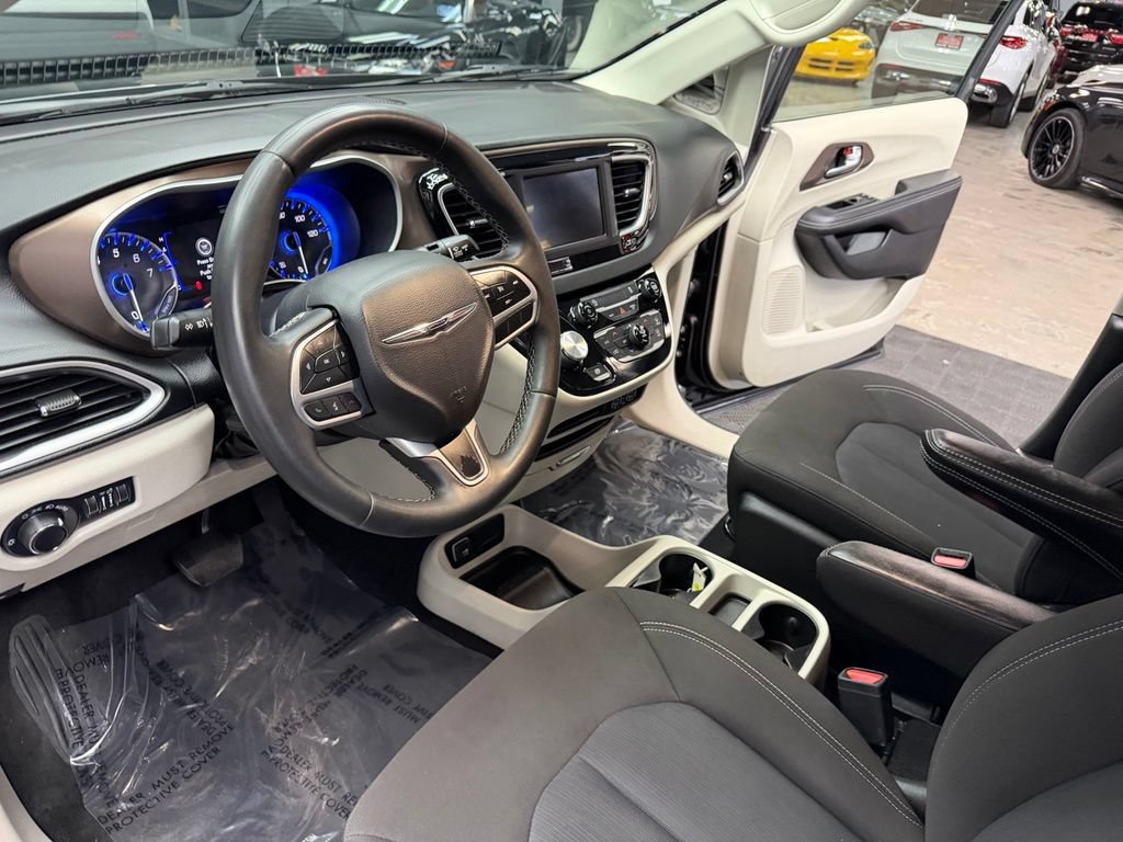 Used 2023 Chrysler Voyager LX FWD image 31