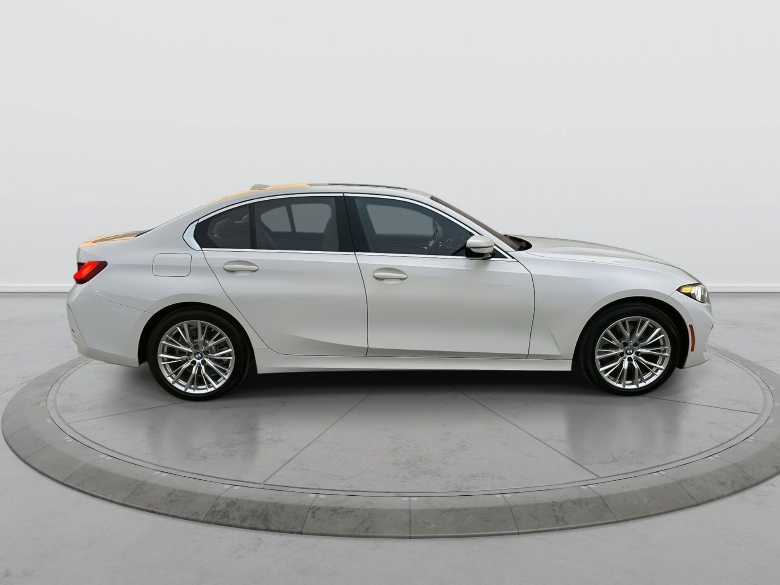 Used 2024 BMW 330i xDrive Sedan w/ Premium Package image 4
